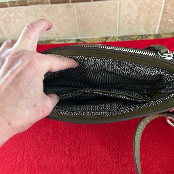 BRIGHTON PRETTY TOUGH JORDYN CROSS BODY ORGANIZER OLIVE NWT REGISTRATION CARD - Picture 7 of 12